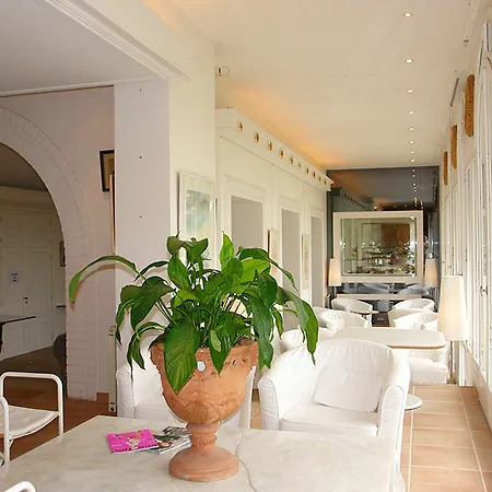 De La Calanque Hotel