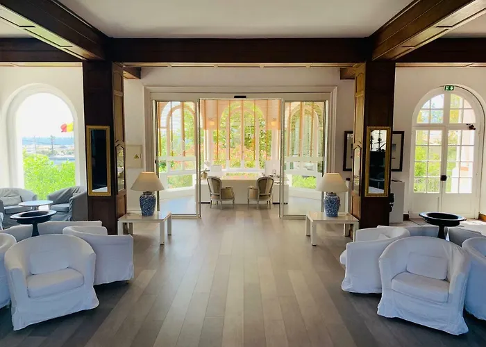 De La Calanque 3* Le Lavandou