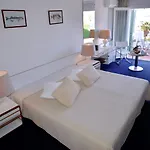 Otel De La Calanque 3*