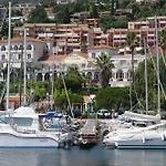 Otel De La Calanque Le Lavandou