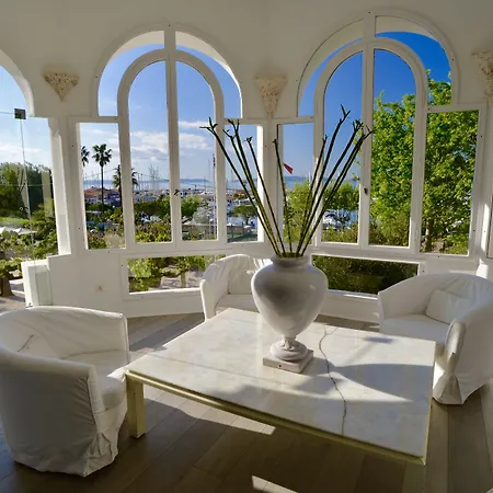 De La Calanque Hotel