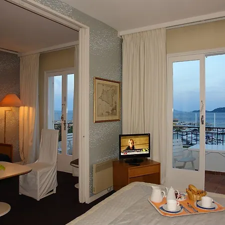 De La Calanque Le Lavandou