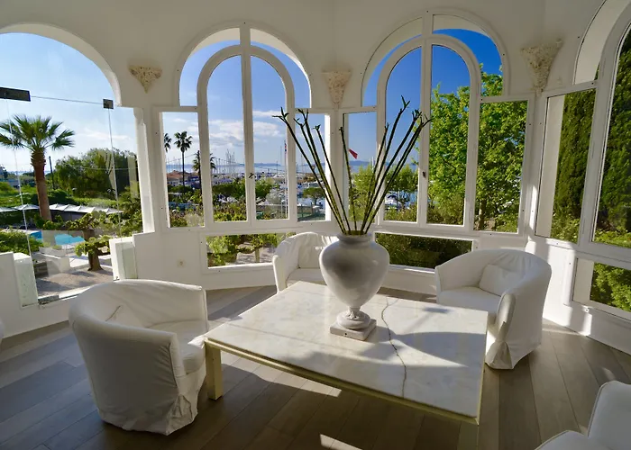 De La Calanque Hotel