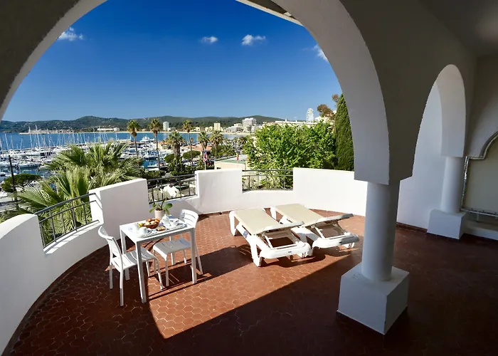 Hotel De La Calanque 3*