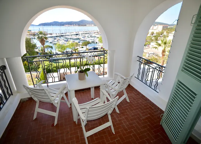 Hotel De La Calanque 3*