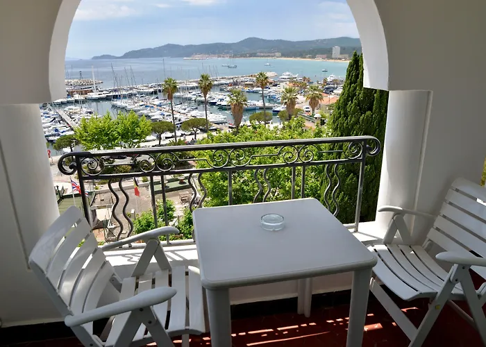 Hotel De La Calanque 3*