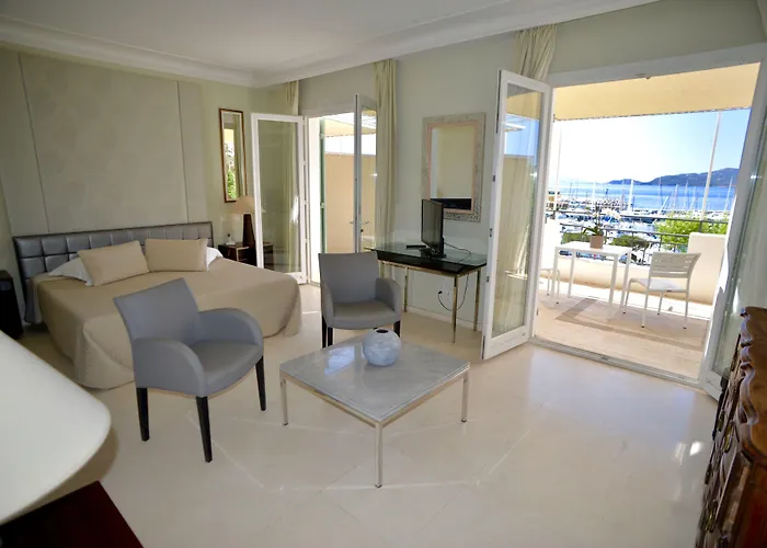 De La Calanque Hotel 3*