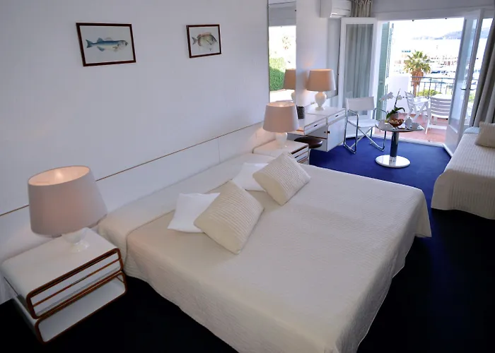 Hotel De La Calanque 3*