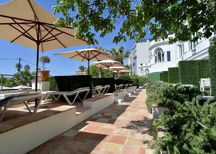 Hotel De La Calanque Le Lavandou