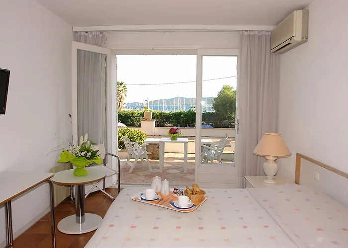 De La Calanque Le Lavandou