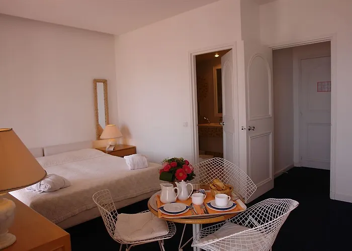 De La Calanque Le Lavandou