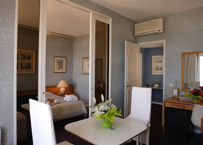 Hotel De La Calanque 3*