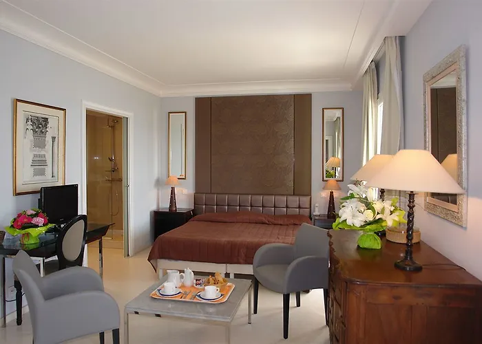 Hotel De La Calanque 3*