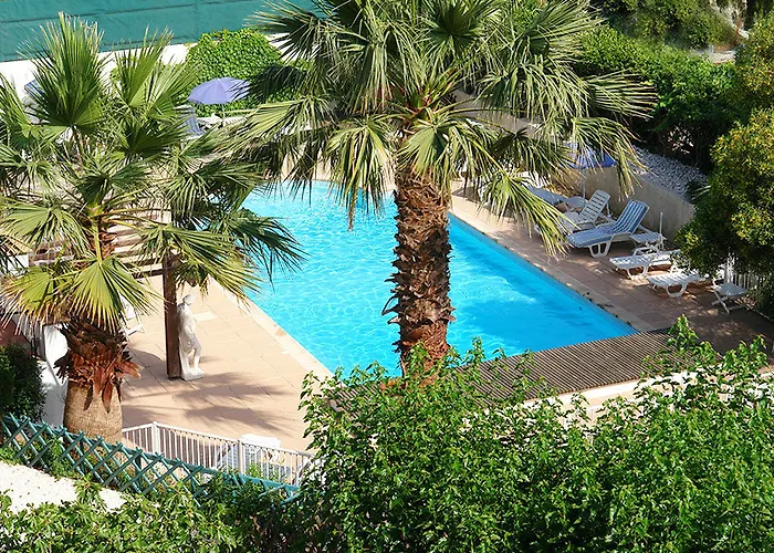 Hotel De La Calanque Le Lavandou